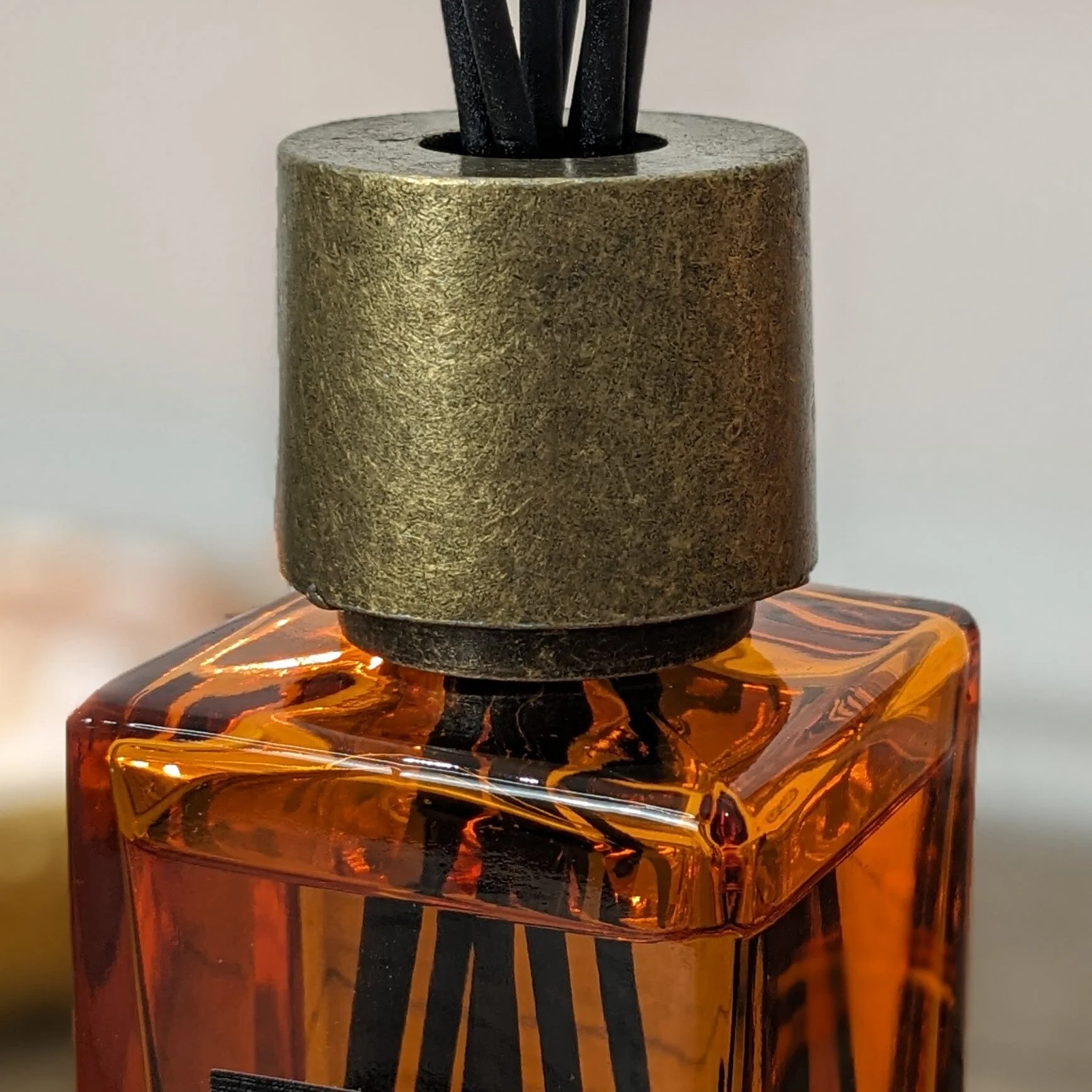 Burnt Orange & Gold XL Reed Diffuser - 2200ml - Image 3