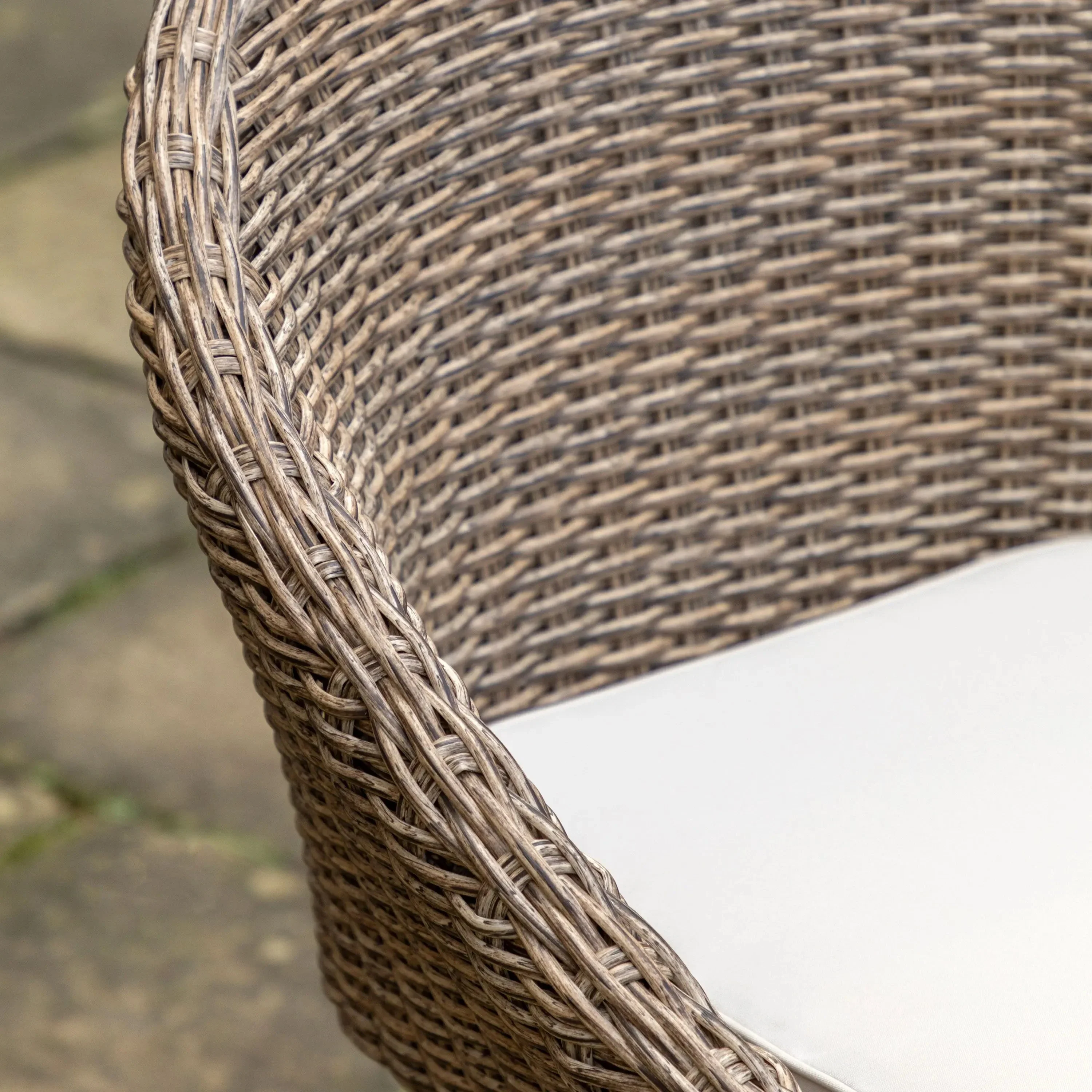 Petra Outdoor Natural 4 Seater Round Dining Set - Image 3